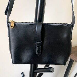Ryan Crossbody Bag in Leather - Black